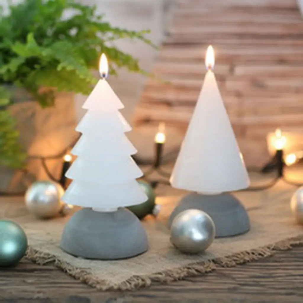 Tree candle h.12 Ø7 cm white (1).webp