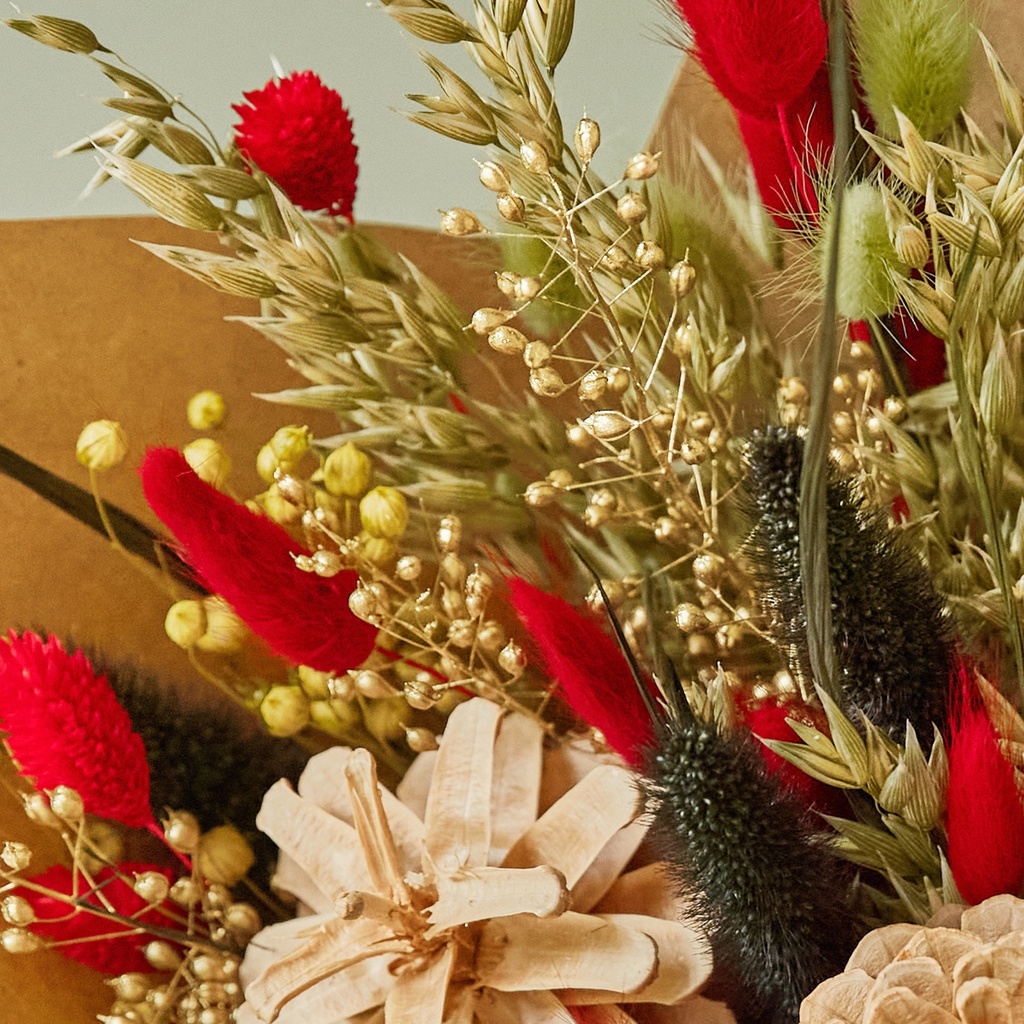 Field Bouquet Medium - Holiday Cheer