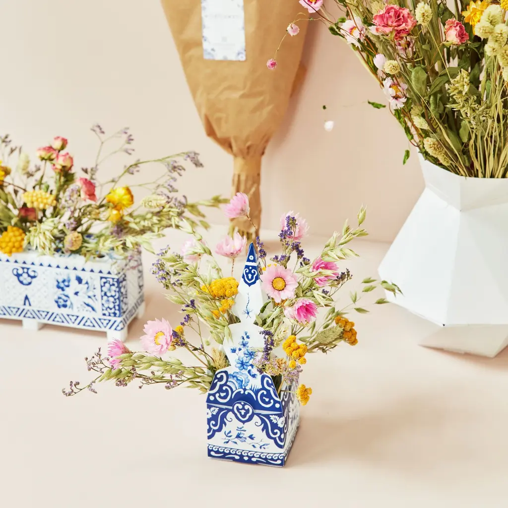 Dried Flowers Letterbox DIY Tulip Vase - Delft Blue.webp