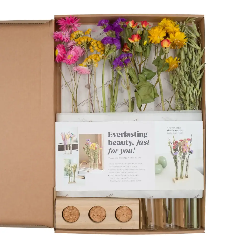 Flowers in gift box with vases - Multi