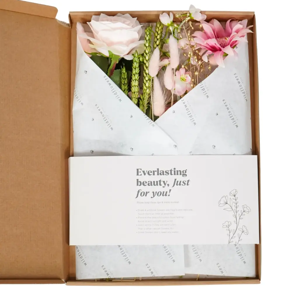 Flowers in gift box - Dried and artificial - Pink Elegance